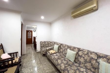 Casa à venda com 232m², 3 quartos e 5 vagas Casa à venda com 232m², 3 quartos e 5 vagasSala