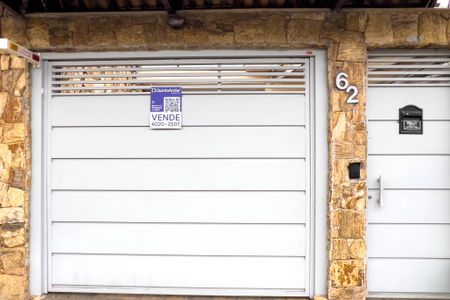 Casa à venda com 232m², 3 quartos e 5 vagas Casa à venda com 232m², 3 quartos e 5 vagasFachada