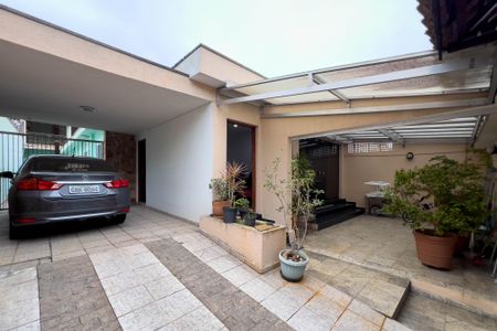 Casa à venda com 232m², 3 quartos e 5 vagas Casa à venda com 232m², 3 quartos e 5 vagasEntrada