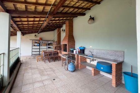 Casa à venda com 232m², 3 quartos e 5 vagas Casa à venda com 232m², 3 quartos e 5 vagasÁrea de Serviço