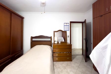 Casa à venda com 232m², 3 quartos e 5 vagas Casa à venda com 232m², 3 quartos e 5 vagasQuarto 2