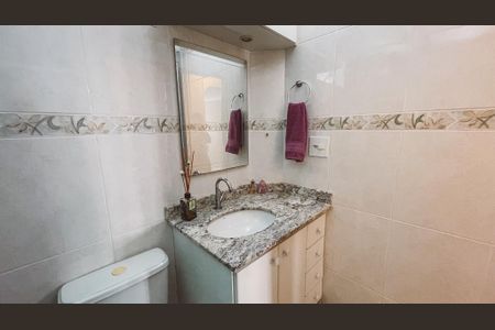Apartamento à venda com 71m², 2 quartos e 1 vaga Apartamento à venda com 71m², 2 quartos e 1 vagaBanheiro