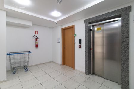 Apartamento para alugar com 73m², 3 quartos e 2 vagas Apartamento para alugar com 73m², 3 quartos e 2 vagasHall social