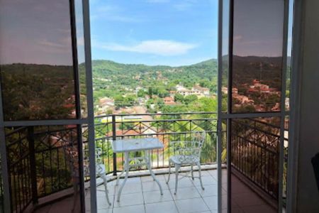 Casa de condomínio à venda com 200m², 3 quartos e 3 vagas Casa de condomínio à venda com 200m², 3 quartos e 3 vagasVaranda da Suíte