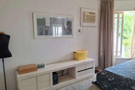 Casa de condomínio à venda com 200m², 3 quartos e 3 vagas Casa de condomínio à venda com 200m², 3 quartos e 3 vagasQuarto 2