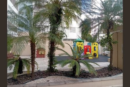 Apartamento à venda com 176m², 3 quartos e 1 vaga Apartamento à venda com 176m², 3 quartos e 1 vagaPátio de entrada e playground