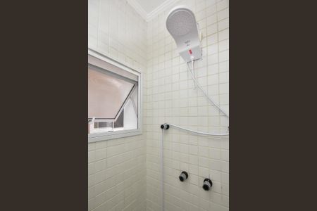 Casa à venda com 321m², 3 quartos e 7 vagasChuveiro do Banheiro da Suíte