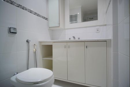 Apartamento à venda com 82m², 2 quartos e 1 vagaBanheiro Social