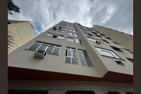 Apartamento à venda com 71m², 2 quartos e 1 vaga Apartamento à venda com 71m², 2 quartos e 1 vagaFachada