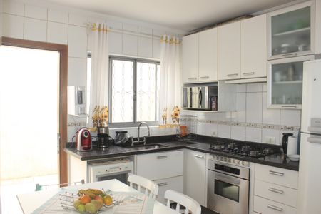 Casa à venda com 400m², 4 quartos e 5 vagasCozinha