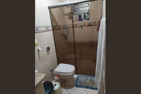 Casa à venda com 200m², 4 quartos e 3 vagas Casa à venda com 200m², 4 quartos e 3 vagasBanheiro