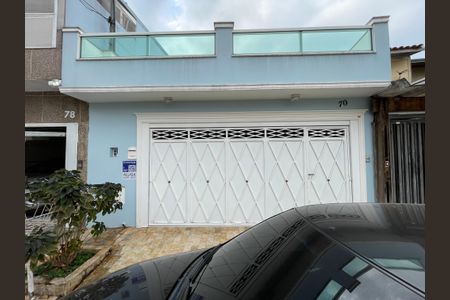 Casa para alugar com 247m², 2 quartos e 2 vagasFachada