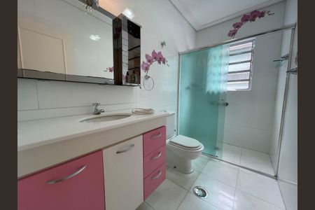 Casa para alugar com 247m², 2 quartos e 2 vagasBanheiro Social