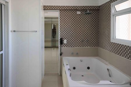 Apartamento à venda com 268m², 3 quartos e 4 vagasBanheiro da Suite 3