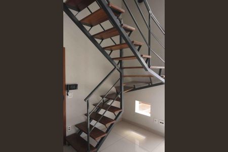 Apartamento à venda com 268m², 3 quartos e 4 vagasEscada