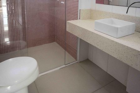 Apartamento à venda com 268m², 3 quartos e 4 vagasBanheiro da Suite 2