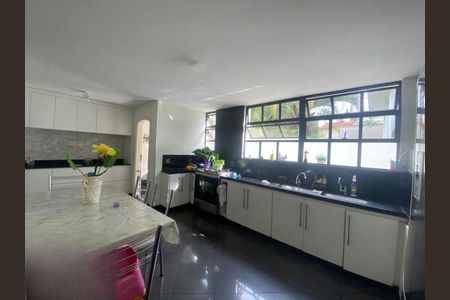 Casa à venda com 553m², 4 quartos e 8 vagas