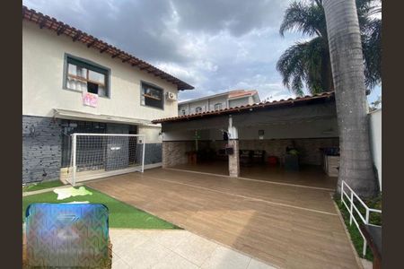 Casa à venda com 553m², 4 quartos e 8 vagas