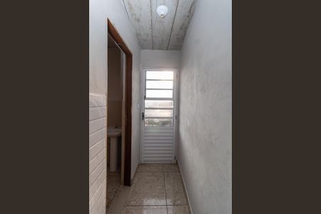 Corredor - Banheiro de casa para alugar com 1 quarto, 40m² em Parque Casa de Pedra, São Paulo