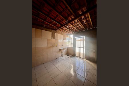 Casa à venda com 100m², 3 quartos e 14 vagas Casa à venda com 100m², 3 quartos e 14 vagasÁrea de Serviço