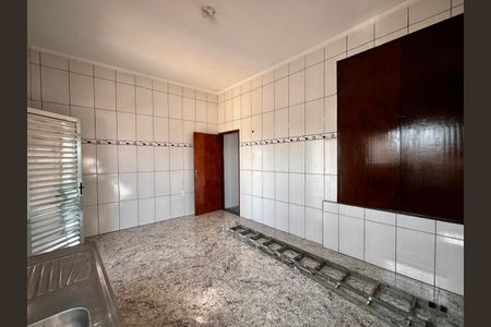 Casa à venda com 100m², 3 quartos e 14 vagas Casa à venda com 100m², 3 quartos e 14 vagasCozinha