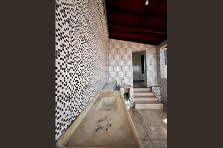 Casa à venda com 100m², 3 quartos e 14 vagas Casa à venda com 100m², 3 quartos e 14 vagasÁrea de Serviço