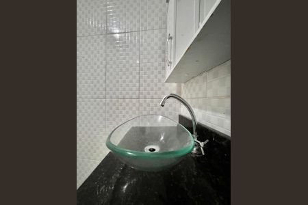 Casa à venda com 100m², 3 quartos e 14 vagas Casa à venda com 100m², 3 quartos e 14 vagasBanheiro