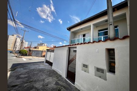 Casa à venda com 100m², 3 quartos e 14 vagas Casa à venda com 100m², 3 quartos e 14 vagasFachada