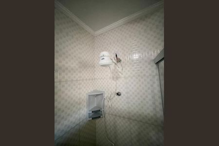 Casa à venda com 100m², 3 quartos e 14 vagas Casa à venda com 100m², 3 quartos e 14 vagasBanheiro da Edicula