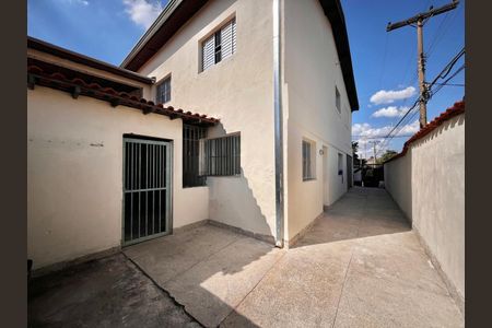 Casa à venda com 100m², 3 quartos e 14 vagas Casa à venda com 100m², 3 quartos e 14 vagasÁrea comum