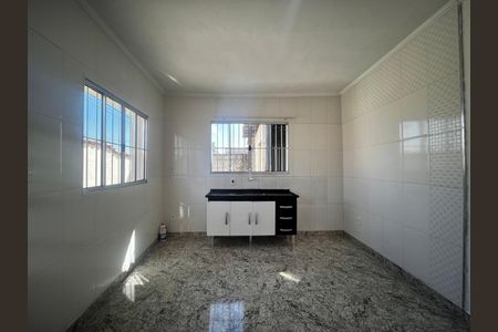 Casa à venda com 100m², 3 quartos e 14 vagas Casa à venda com 100m², 3 quartos e 14 vagasCozinha da Edicula