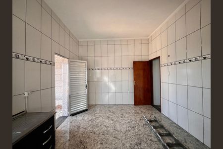 Casa à venda com 100m², 3 quartos e 14 vagas Casa à venda com 100m², 3 quartos e 14 vagasCozinha