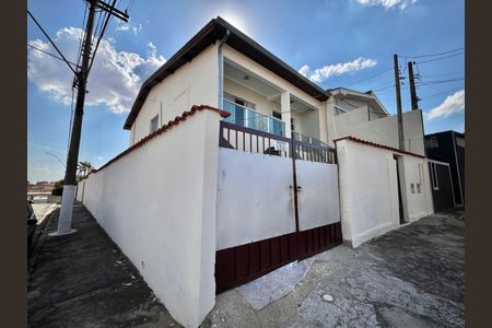 Casa à venda com 100m², 3 quartos e 14 vagas Casa à venda com 100m², 3 quartos e 14 vagasFachada
