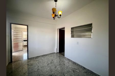 Casa à venda com 100m², 3 quartos e 14 vagas Casa à venda com 100m², 3 quartos e 14 vagasEdicula