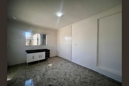 Casa à venda com 100m², 3 quartos e 14 vagas Casa à venda com 100m², 3 quartos e 14 vagasCozinha da Edicula