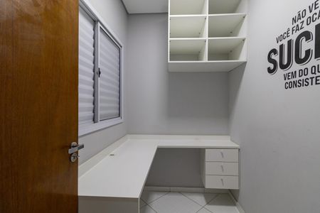Casa à venda com 120m², 2 quartos e 3 vagas Casa à venda com 120m², 2 quartos e 3 vagasEscritório