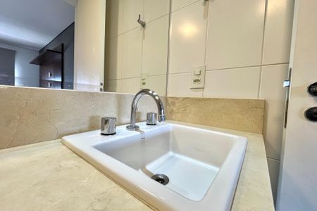 Apartamento à venda com 74m², 2 quartos e 1 vaga Apartamento à venda com 74m², 2 quartos e 1 vagaBanheiro da Suíte