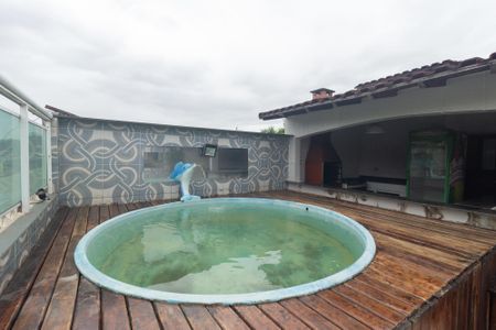 Casa para alugar com 70m², 5 quartos e 1 vaga Casa para alugar com 70m², 5 quartos e 1 vagaPiscina