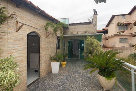 Casa para alugar com 70m², 5 quartos e 1 vaga Casa para alugar com 70m², 5 quartos e 1 vagaVaranda