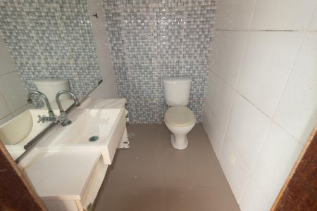 Casa para alugar com 70m², 5 quartos e 1 vaga Casa para alugar com 70m², 5 quartos e 1 vagaBanheiro Social 2