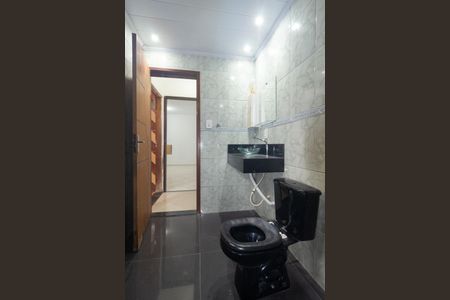 Casa para alugar com 70m², 5 quartos e 1 vaga Casa para alugar com 70m², 5 quartos e 1 vagaBanheiro Social 1