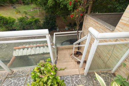 Casa para alugar com 70m², 5 quartos e 1 vaga Casa para alugar com 70m², 5 quartos e 1 vagaEscada