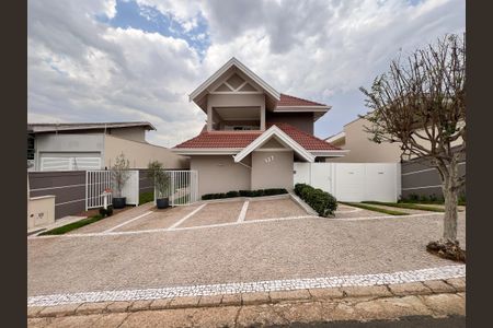 Casa para alugar com 446m², 6 quartos e 6 vagas Casa para alugar com 446m², 6 quartos e 6 vagasFachada