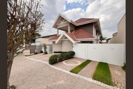 Casa para alugar com 446m², 6 quartos e 6 vagas Casa para alugar com 446m², 6 quartos e 6 vagasFachada