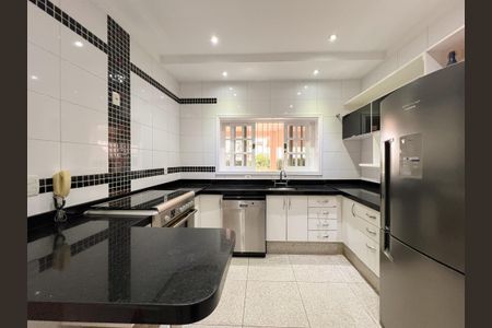 Casa para alugar com 446m², 6 quartos e 6 vagas Casa para alugar com 446m², 6 quartos e 6 vagasCozinha