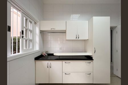 Casa para alugar com 446m², 6 quartos e 6 vagas Casa para alugar com 446m², 6 quartos e 6 vagasÁrea de Serviço