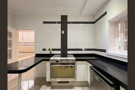 Casa para alugar com 446m², 6 quartos e 6 vagas Casa para alugar com 446m², 6 quartos e 6 vagasCozinha