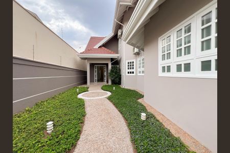 Casa para alugar com 446m², 6 quartos e 6 vagas Casa para alugar com 446m², 6 quartos e 6 vagasEntrada 1