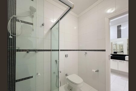 Casa para alugar com 446m², 6 quartos e 6 vagas Casa para alugar com 446m², 6 quartos e 6 vagasBanheiro da Suíte 4