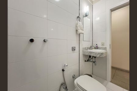 Casa para alugar com 446m², 6 quartos e 6 vagas Casa para alugar com 446m², 6 quartos e 6 vagasLavabo da Sala de TV